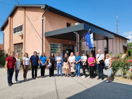 IMG-948fb6c2cc4d90351a6d90cff4618636-V