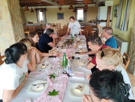 IMG-94c3318512f41f5acd37c64deb988308-V