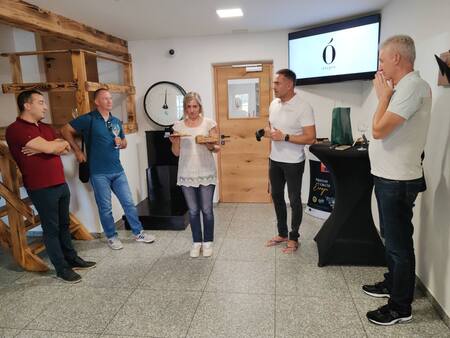 IMG-455540c72b02b12bbcb11057533fad62-V