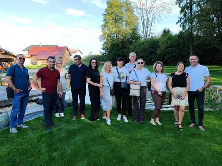 IMG-24bc5df3dec12df5098c57a015dcdbf0-V