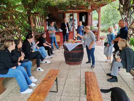 IMG-6cf4a16c7418fa728cd4fa9bc4cbd1d8-V