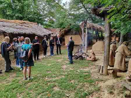 IMG-84642db2f322aa3b2b744b3f75b89bcd-V