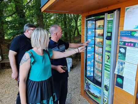 IMG-d55d9b98ae94a560a0ac06aebc84f7ec-V